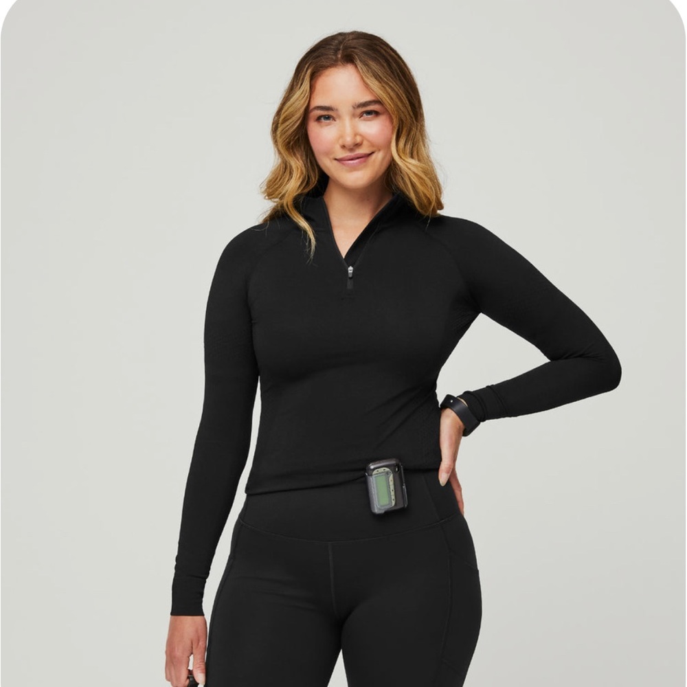 Figs Salta Seamless Performance Half Zip Underscrub NWOT sz S black